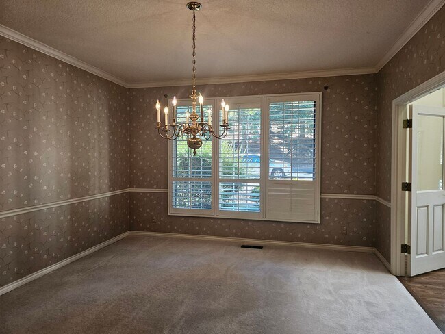 Building Photo - TRADITIONAL HOME IN PALISADES NEIGHBORHOOD...