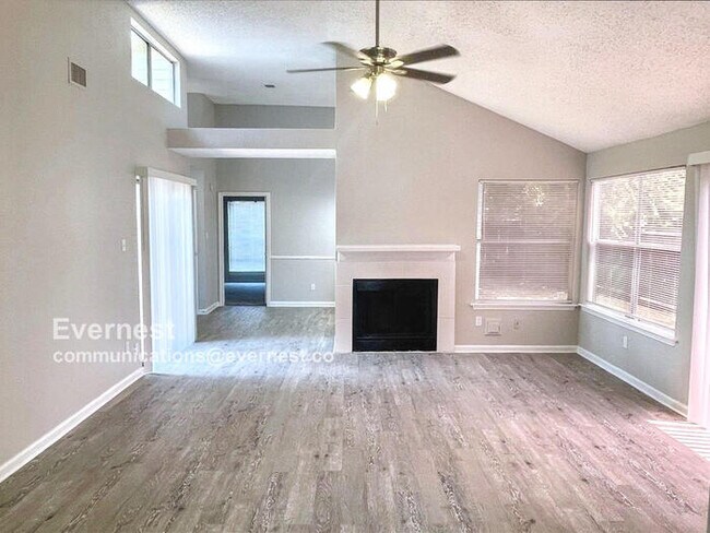 Foto del edificio - 922 Littleport Ln
