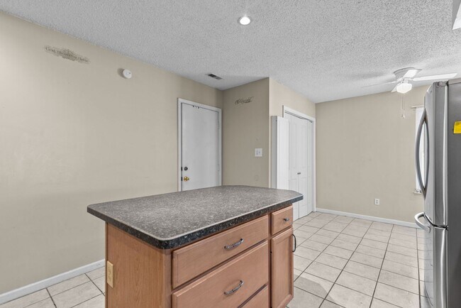 Building Photo - Charming 3-Bedroom Ranch in Quiet Chesapea...