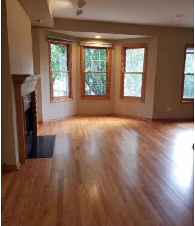 Foto del edificio - 2742 N Bosworth Ave