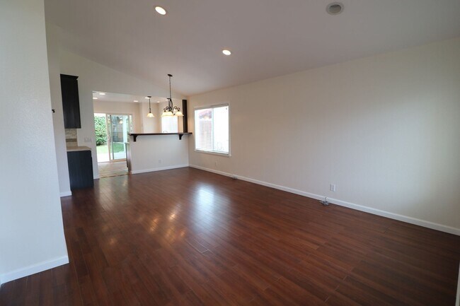 Foto del edificio - Gorgeous 2/Bed, 2/Bath Home in Simi Valley!