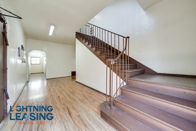 Building Photo - 402 N Coronado St
