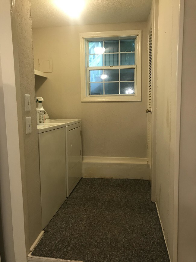 Building Photo - 1 bedroom in Tryon NC 28782