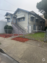 Building Photo - 3242 Linden St
