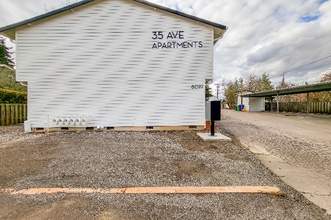 Building Photo - 8019 SW 35th Ave
