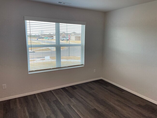 Foto del edificio - *New Year, New Home Special* BRAND NEW Fou...