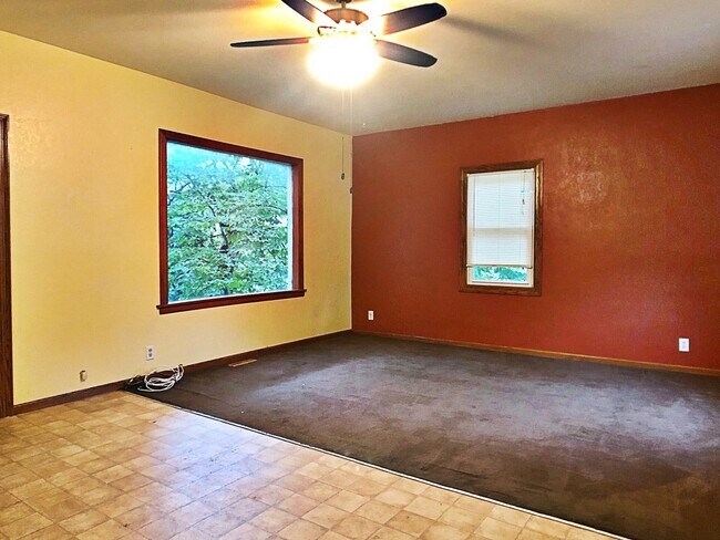 Foto del edificio - Wooded Walkout 3 Bedroom $875 per mo/ deposit