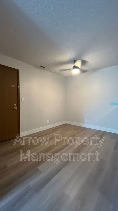 Foto del edificio - 2384 N 44th St