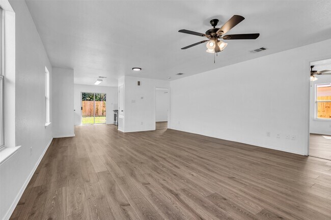 Building Photo - 5239 Roth Forest Ln