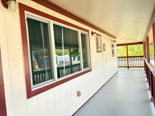 Foto del edificio - Three Bedroom Home