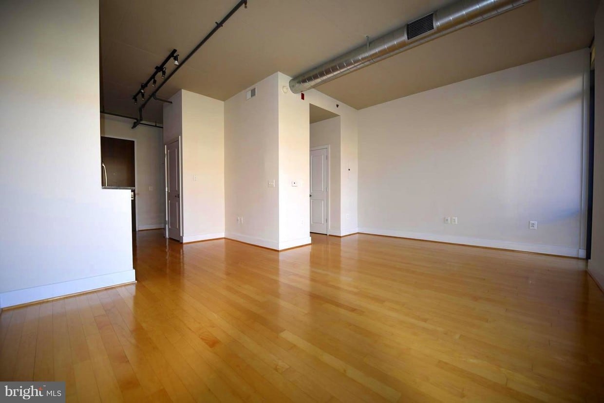 Primary Photo - 520 John Carlyle St