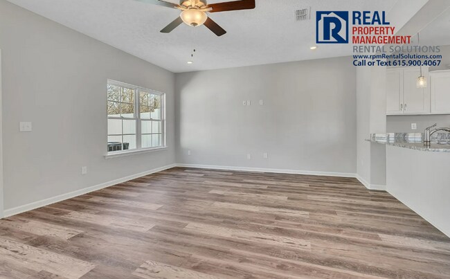 Foto del edificio - BRAND-NEW Stunning END-unit townhome in Manchester, attached garage!