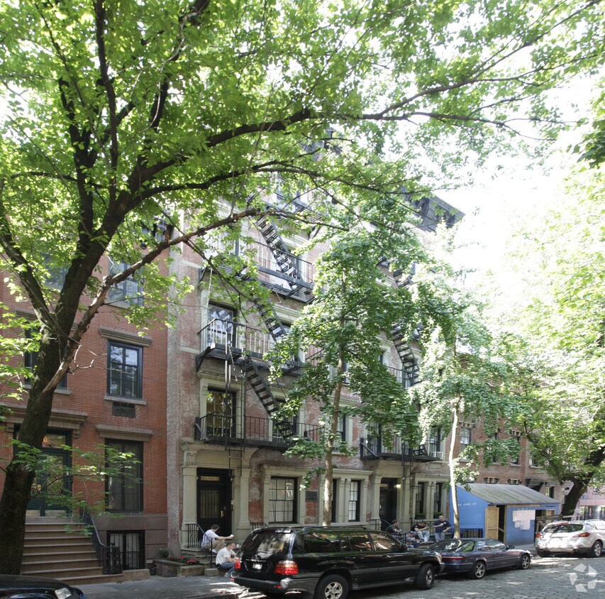 Primary Photo - 80-82 Jane St