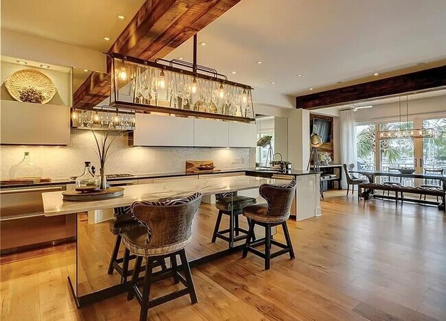 Foto del edificio - Spectacular Furnished Harbourfront Home in...