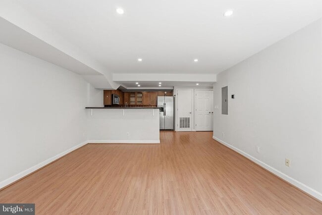 Building Photo - 1329 N Van Dorn St