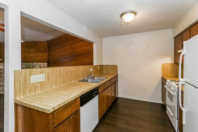 Foto del edificio - 1002 Country Aire Dr
