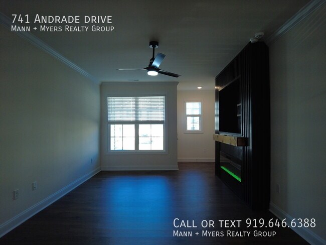 Foto del edificio - 741 Andrade Dr