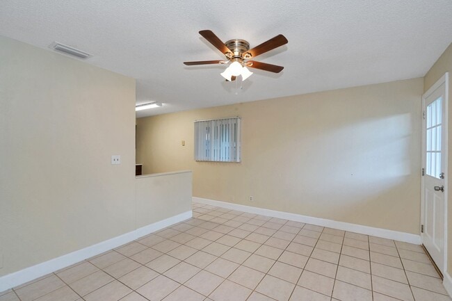 Building Photo - 2716 SW 46th St
