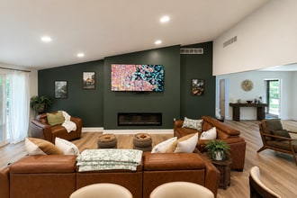 Building Photo - 21885 Maplewood Dr