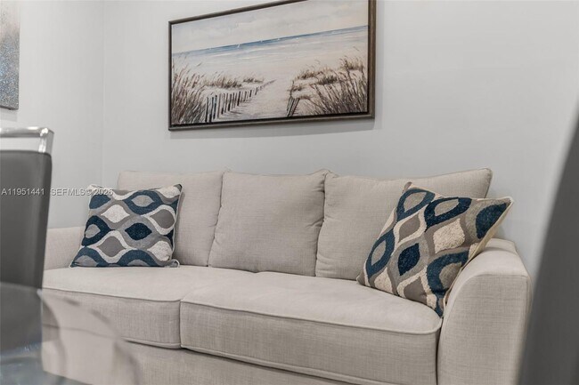 Foto del edificio - 1430 NE 11th St