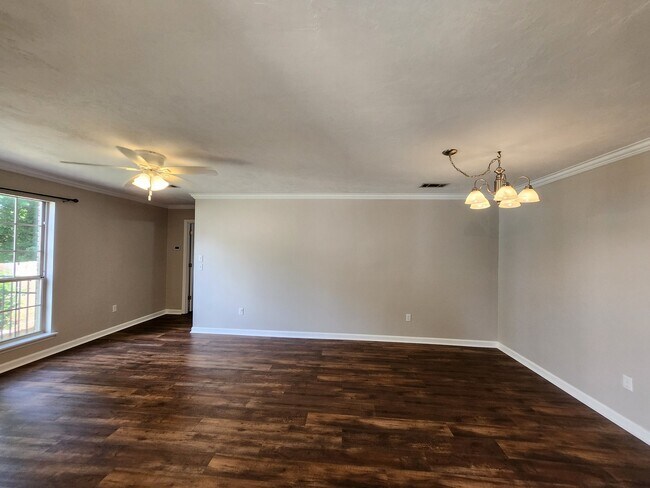 Building Photo - 550 Teal Ln