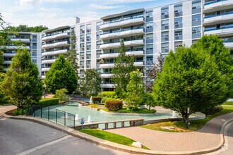 Building Photo - Four Thousand Yonge Street