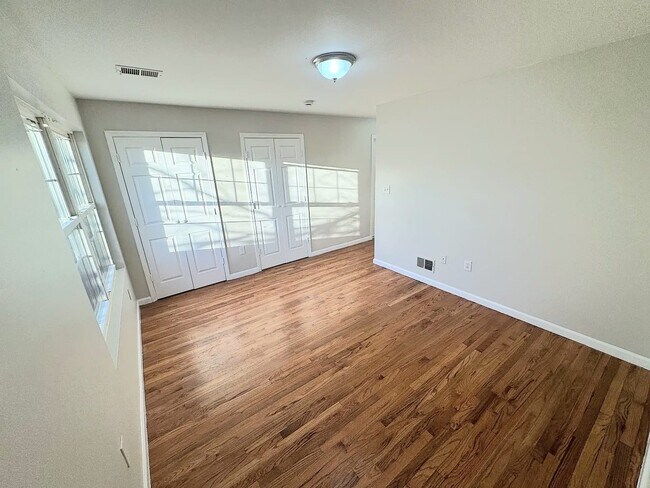 Foto del edificio - 305 S 6th St