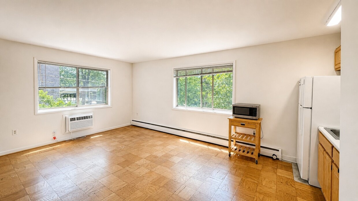 Photo - 4465 MacArthur Blvd NW (Washington, DC)