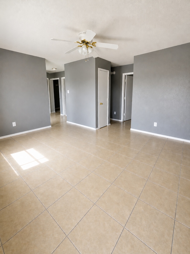 Building Photo - 1704 Spring Rose Cir