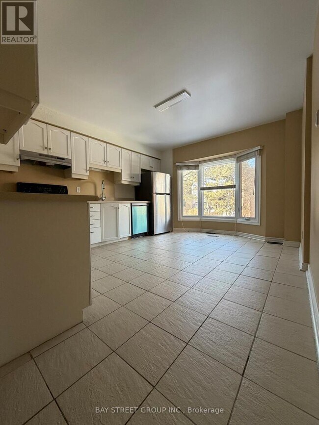 Photo du bâtiment - 1100 Queens Ave