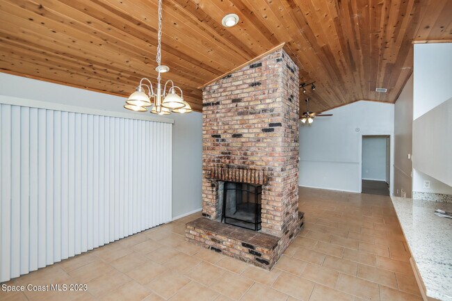 Foto del edificio - 524 Commodore Ave NW