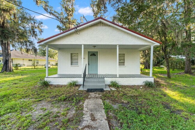 Foto del edificio - Modern Comfort Meets Country Charm 2BR/1BA...