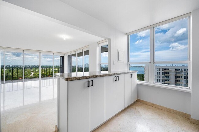 Foto del edificio - 780 NE 69th St