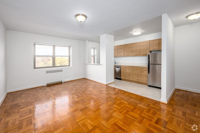 2BR, 1BA - 573SF - Living Room - Macomb Gardens Apartments