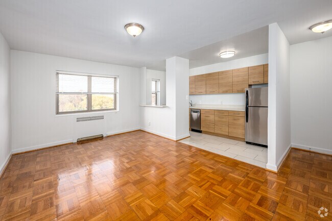 2 habitaciones, 1 baño - 573 pies cuadrados - Sala de estar - Macomb Gardens