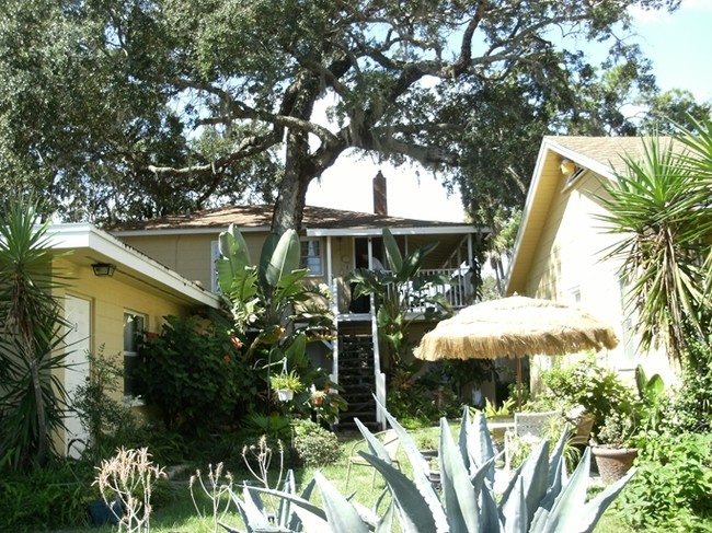 Building Photo - Key West Gardens