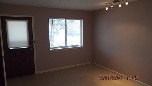 Photo - 8302 Glen Mont Dr (San Antonio, TX) Apartment