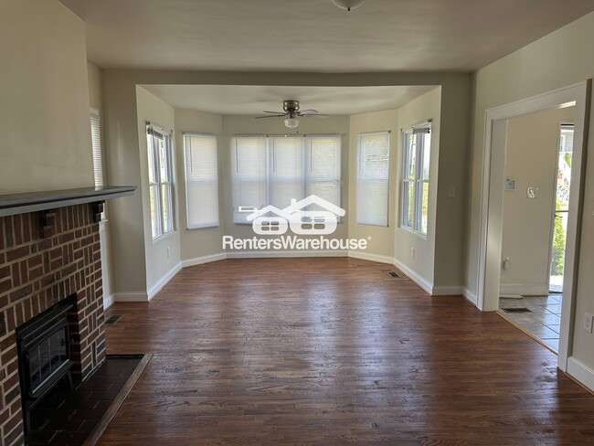 Foto del edificio - 3703 Parkside Dr