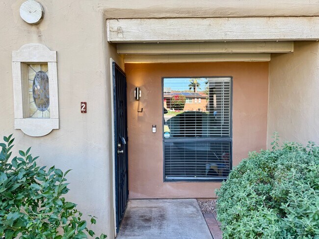 Foto del edificio - Stunning 2 Bedroom/2 Bath town-home in North Phoenix!