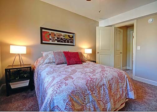 Dormitorio - 417 - 421 - 423 N 40th -- Auburn