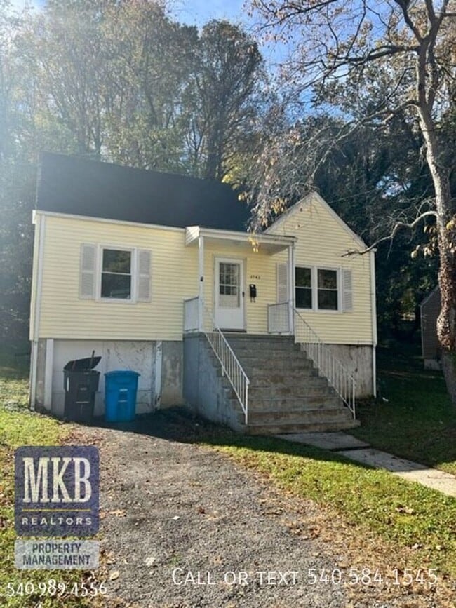 Building Photo - 2742 Lansing Dr SW