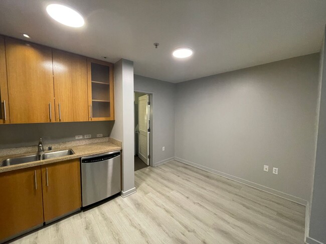 Building Photo - Gorgeous Modern 1 Bedroom Loft near Paseo ...