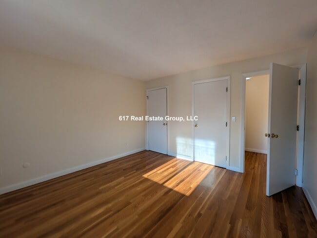 Foto del edificio - 122 Dustin St