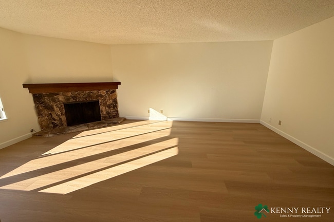 Foto del edificio - Updated 3 Bedroom, 2 Bathroom in Laurelwood Neighborhood San Mateo