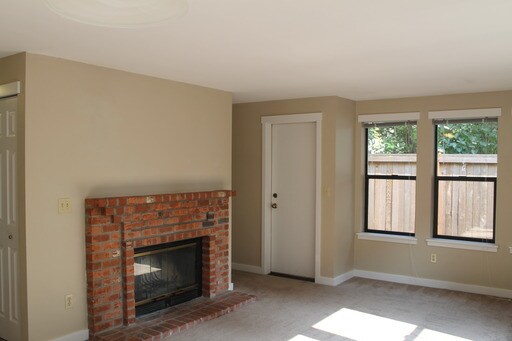 Building Photo - 428 Burnett Ave S