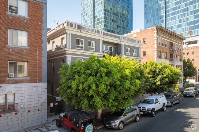 Building Photo - 681 Shatto Pl.