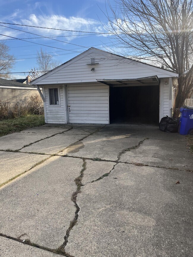 Foto del edificio - 16630 Eastburn St