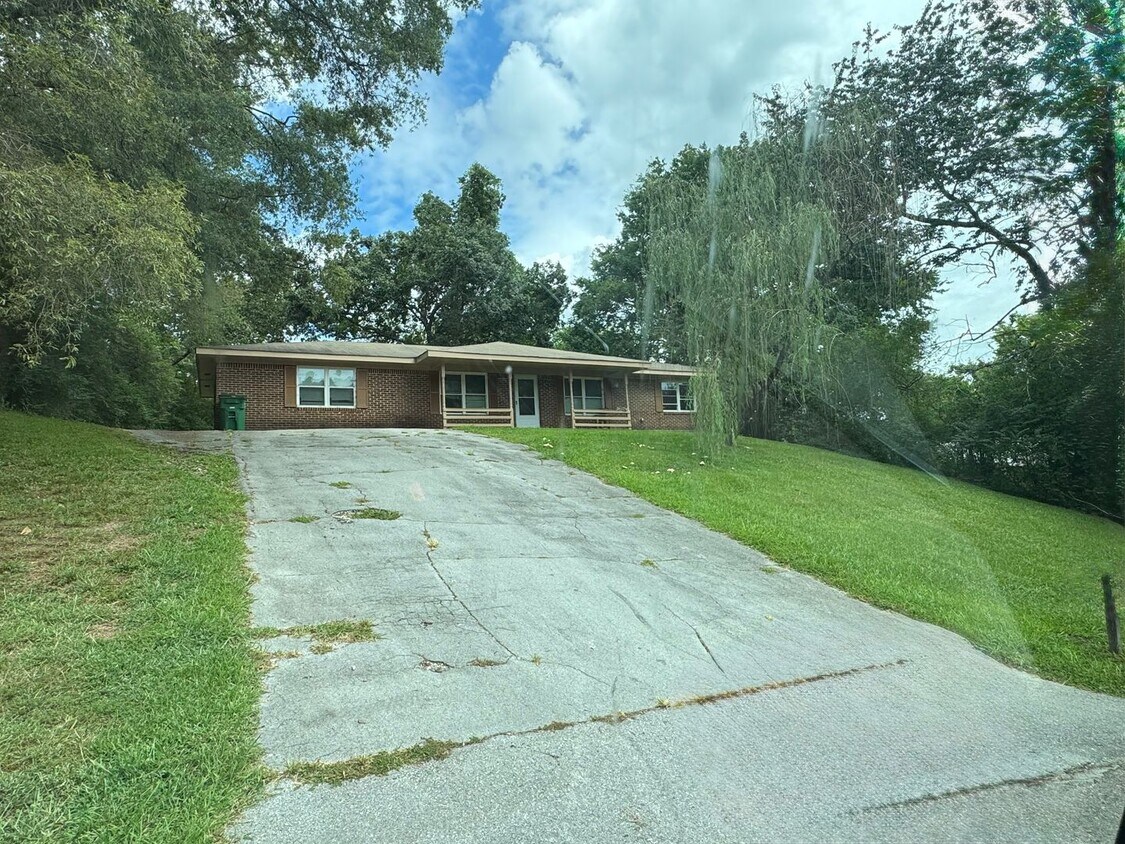 Primary Photo - 5041/5043 Shoals Lane