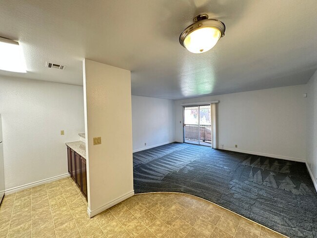 Foto del edificio - 4340 Sandy River Dr