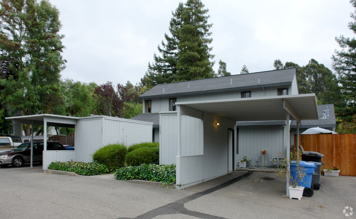Building Photo - 1533 Neotomas Ave